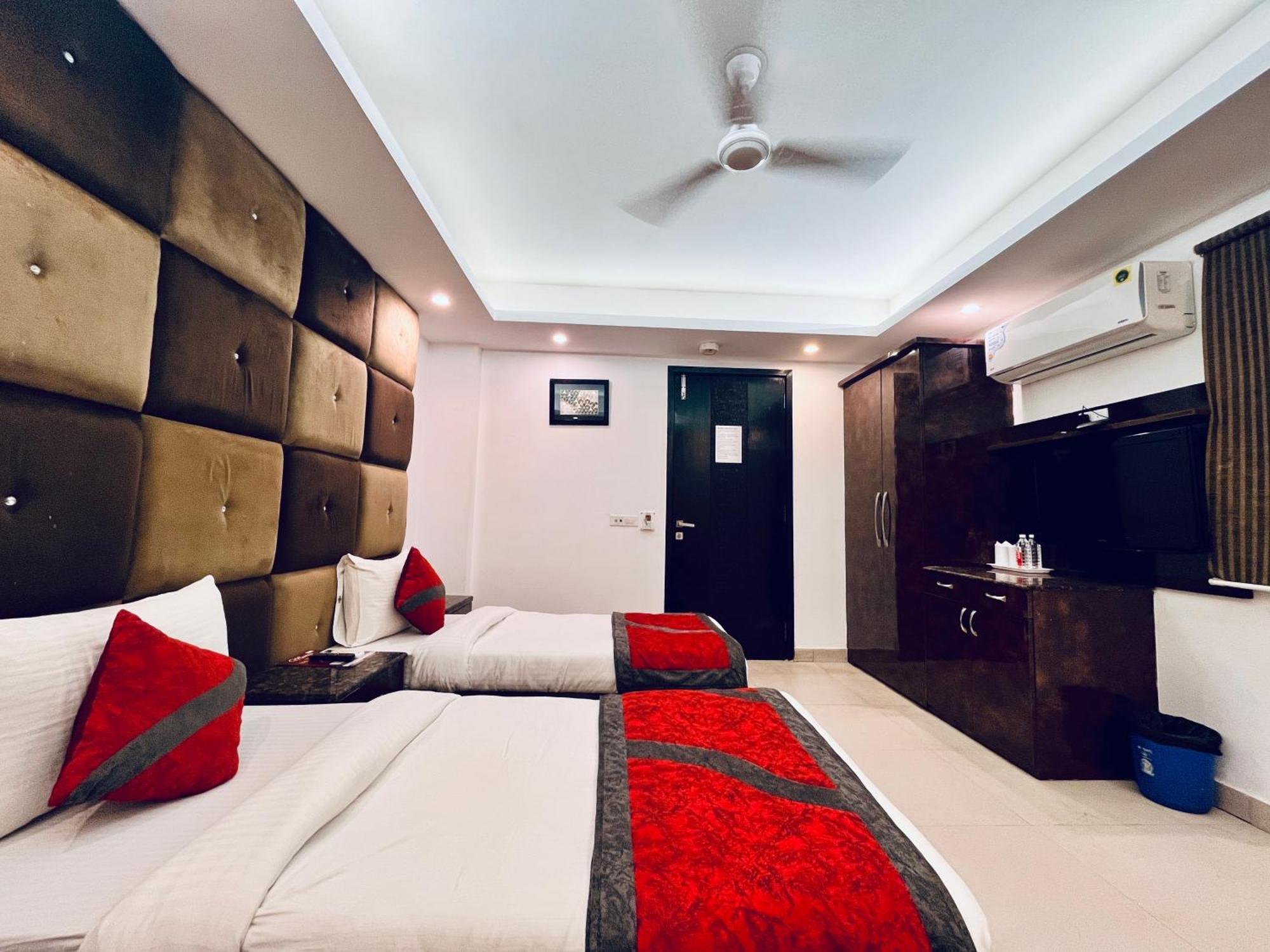 Hotel The Gold Inn - Karol Bagh Delhi Экстерьер фото